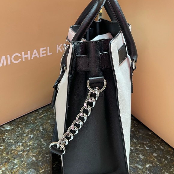 Michael kors purse - Picture 5 of 5